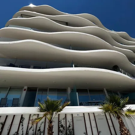 The Wave Collection Sea View 2 Bedrooms Apartman *